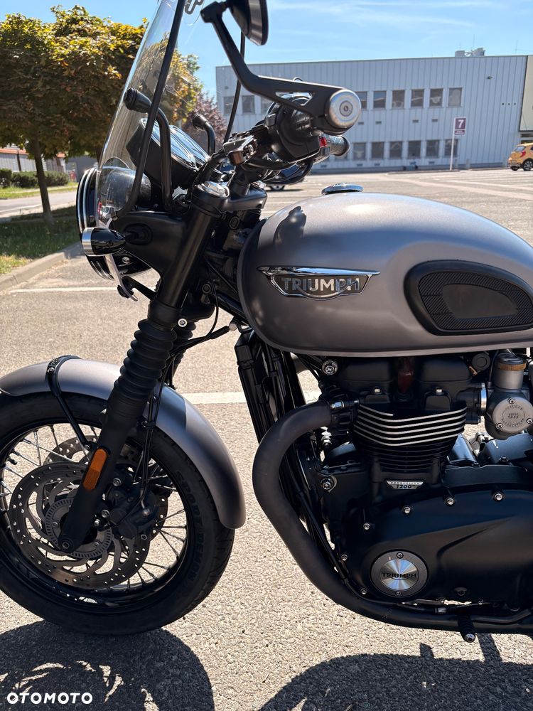 Triumph Bonneville - 8
