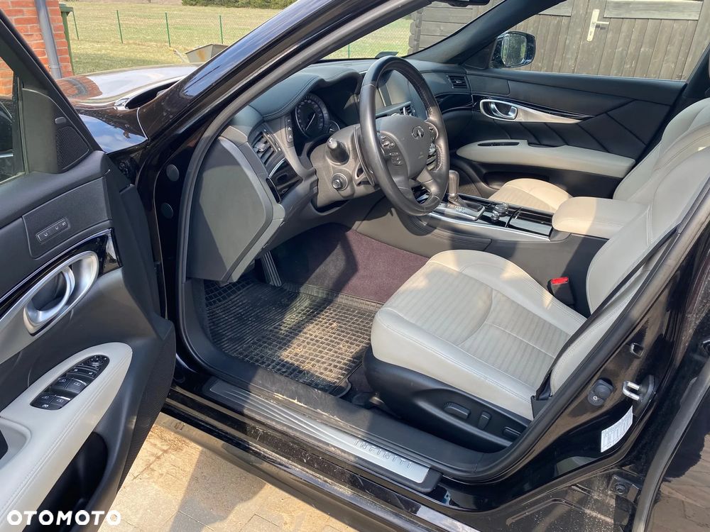 Infiniti Q70 2.2d Sport Tech - 11