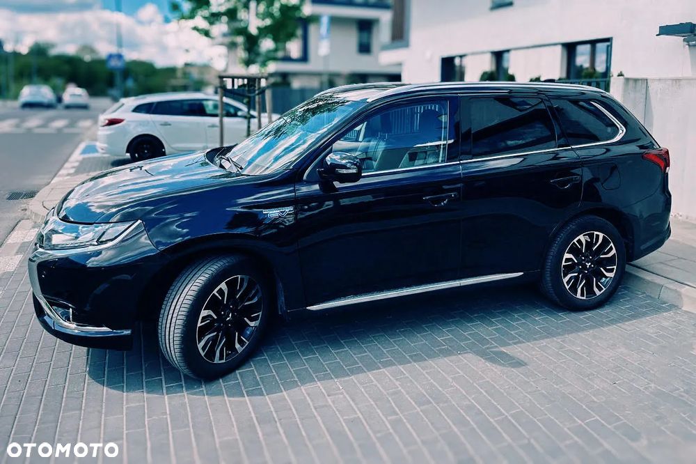 Mitsubishi Outlander 2.0 4WD Plug-In Hybrid - 4