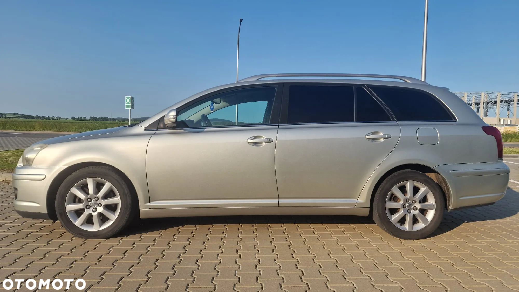 Toyota Avensis 2.0 D-4D Sol - 1