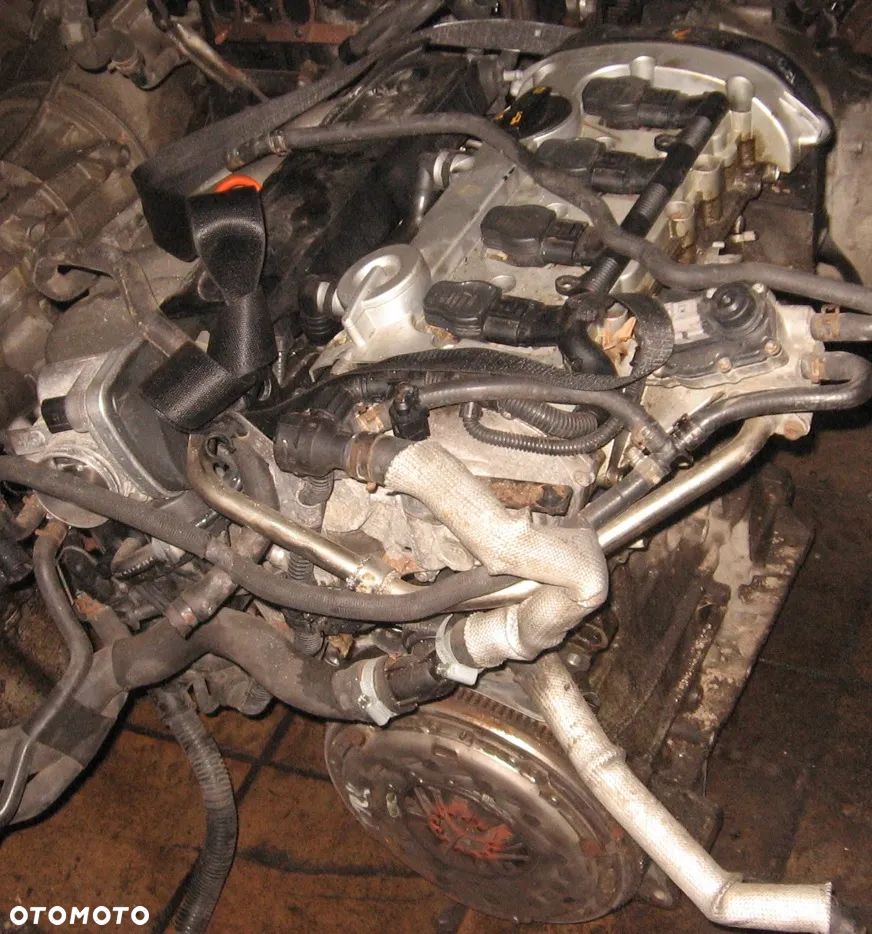 2.0 FSI silnik słupek silnika AUDI A3 8P - 3
