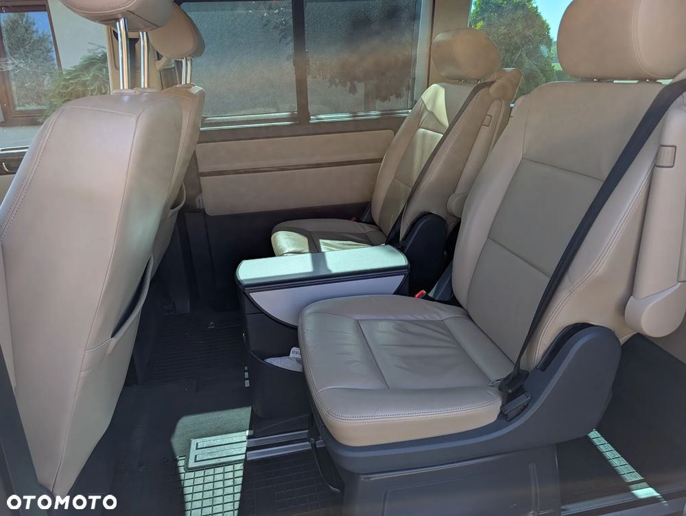 Volkswagen Caravelle - 13