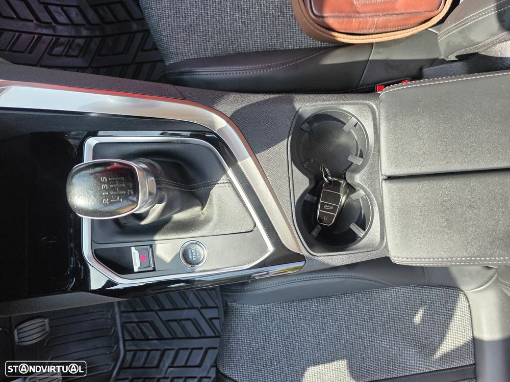Peugeot 3008 1.2 PureTech Allure Pack - 32
