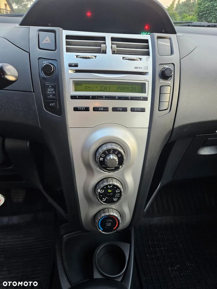 Toyota Yaris - 18