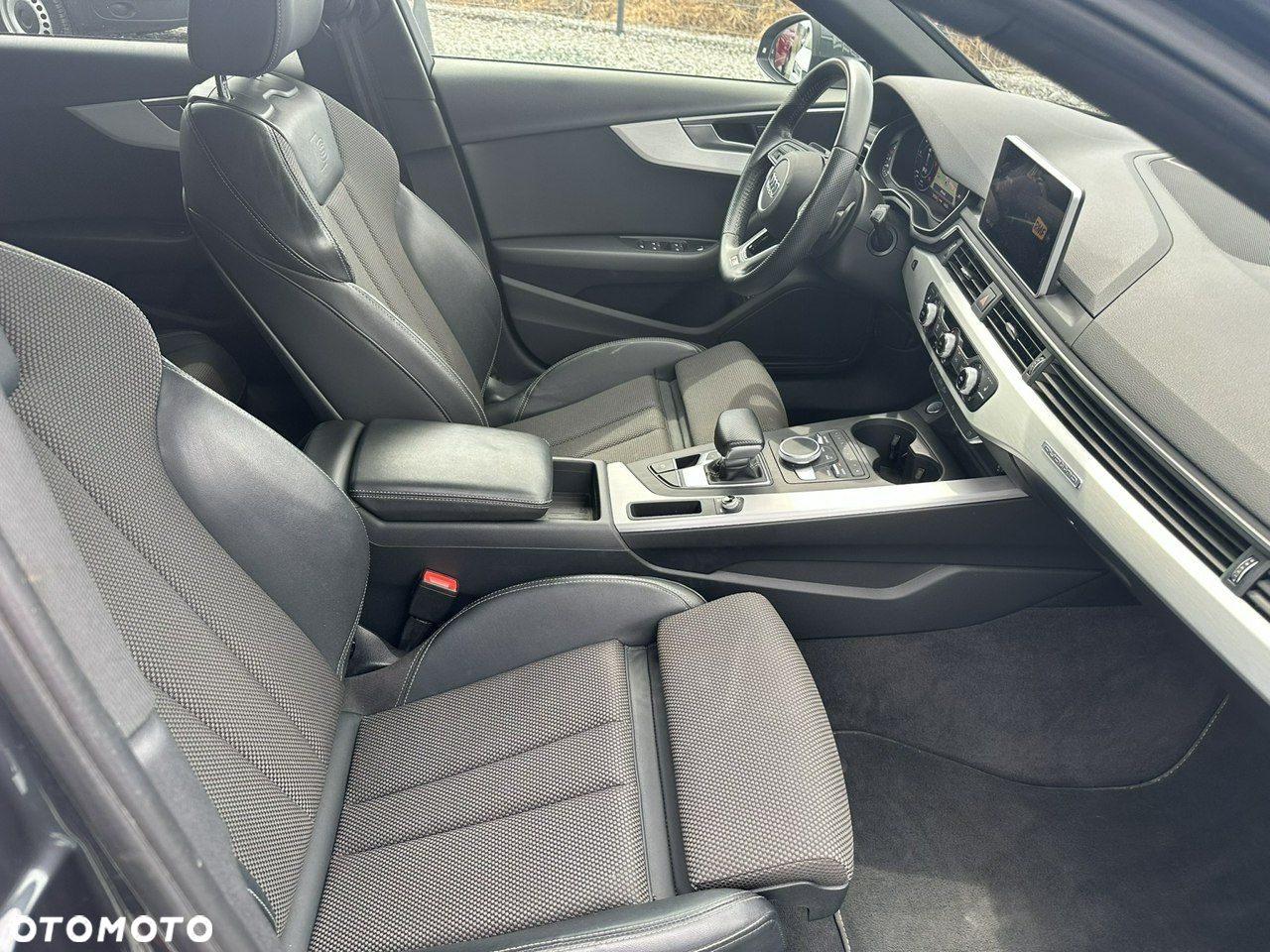 Audi A4 Avant 40 TDI quattro S tronic S line - 35