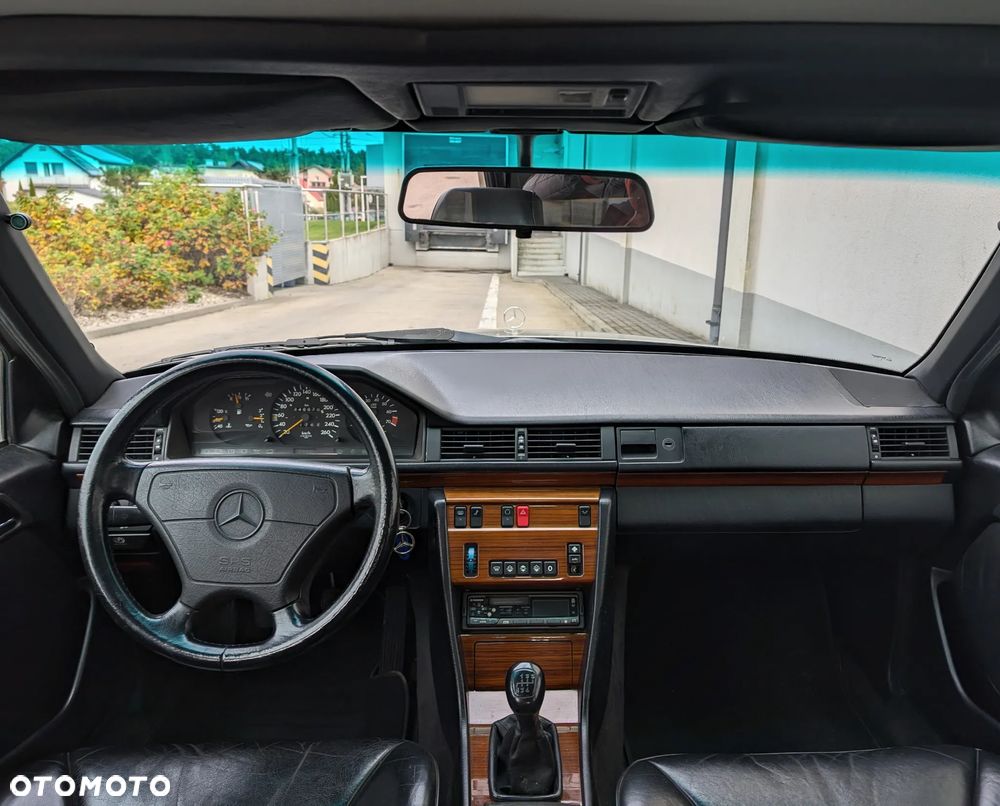 Mercedes-Benz 280 E - 5