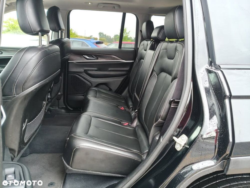 Jeep Grand Cherokee - 13