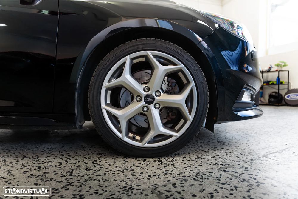 Ford Focus 2.0 EcoBoost ST c/ Pack Pele Desportiva - 48