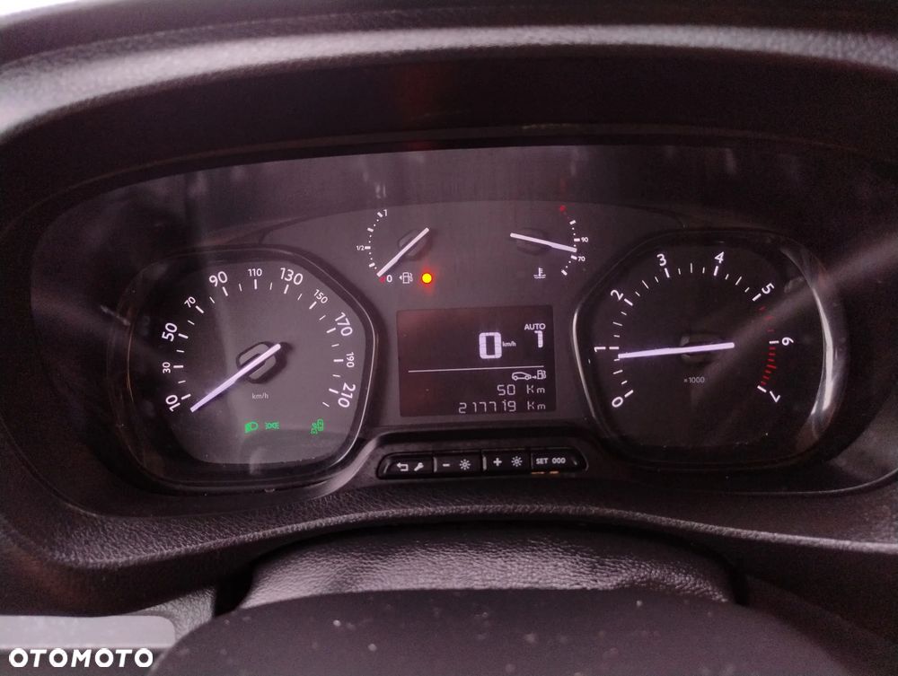 Peugeot EXPERT NOWY MODEL 1.6 HDI (101KM) AUTOMAT (L2H1) (EURO,6) KLIMA WEBASTO FULL OPCJA STAN IDEALNY NIE MA RDZY 100% BEZWYPADKOWY SERWIS A.S.O. DO KOŃCA ! ! ! - 13