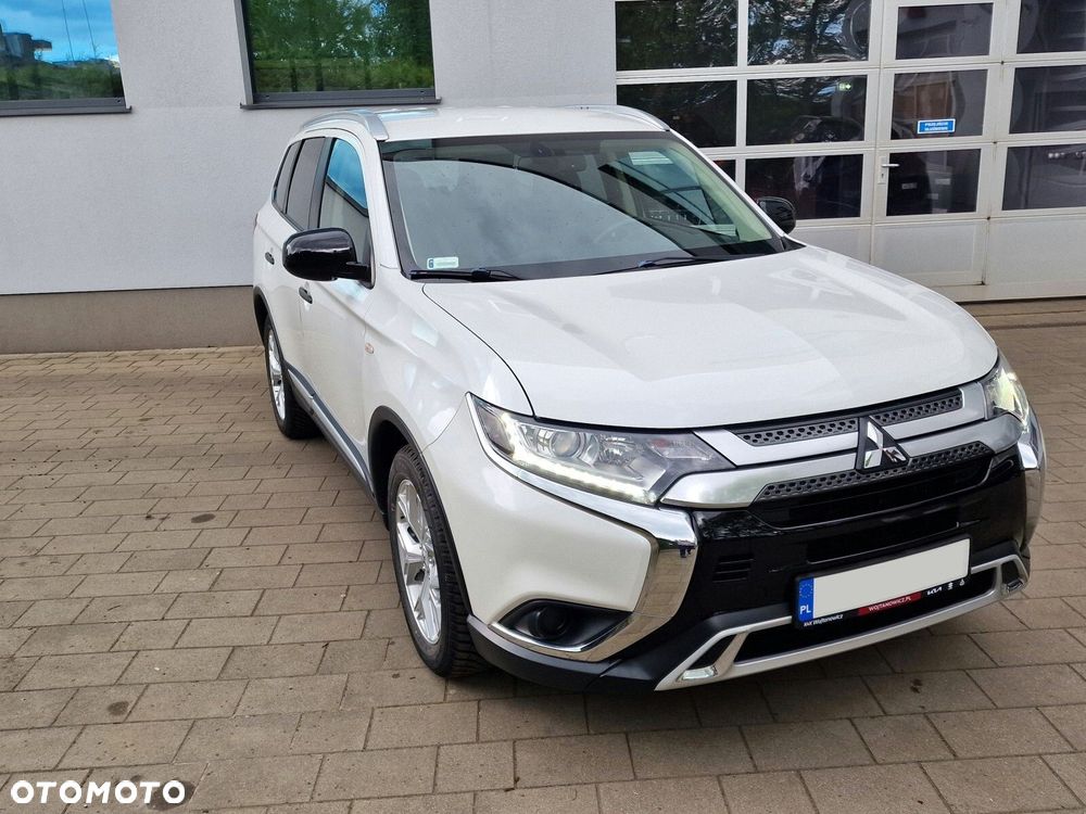Mitsubishi Outlander 2.0 Invite + 2WD - 3