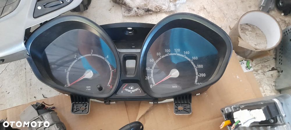 LICZNIK FORD FIESTA MK7 8A6T-10849-CK 1.6 TDCI - 1
