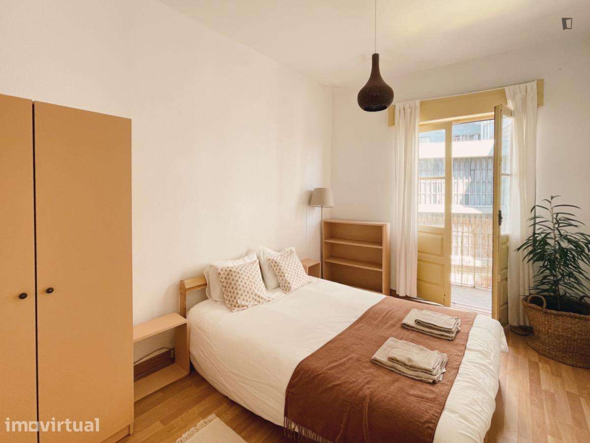 Quarto - localizado em Santo Ildefonso Porto - Grande imagem: 3/8