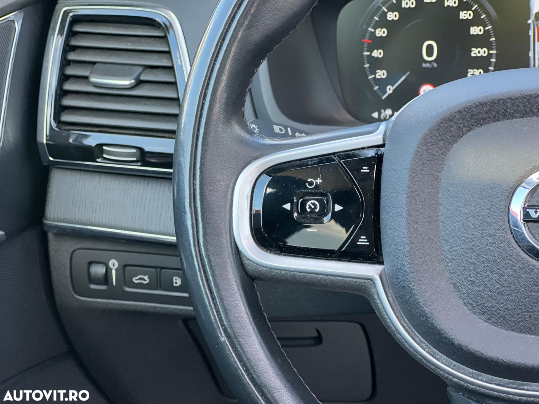 Volvo XC 90 T8 AWD Recharge Geartronic Inscription Expression - 28