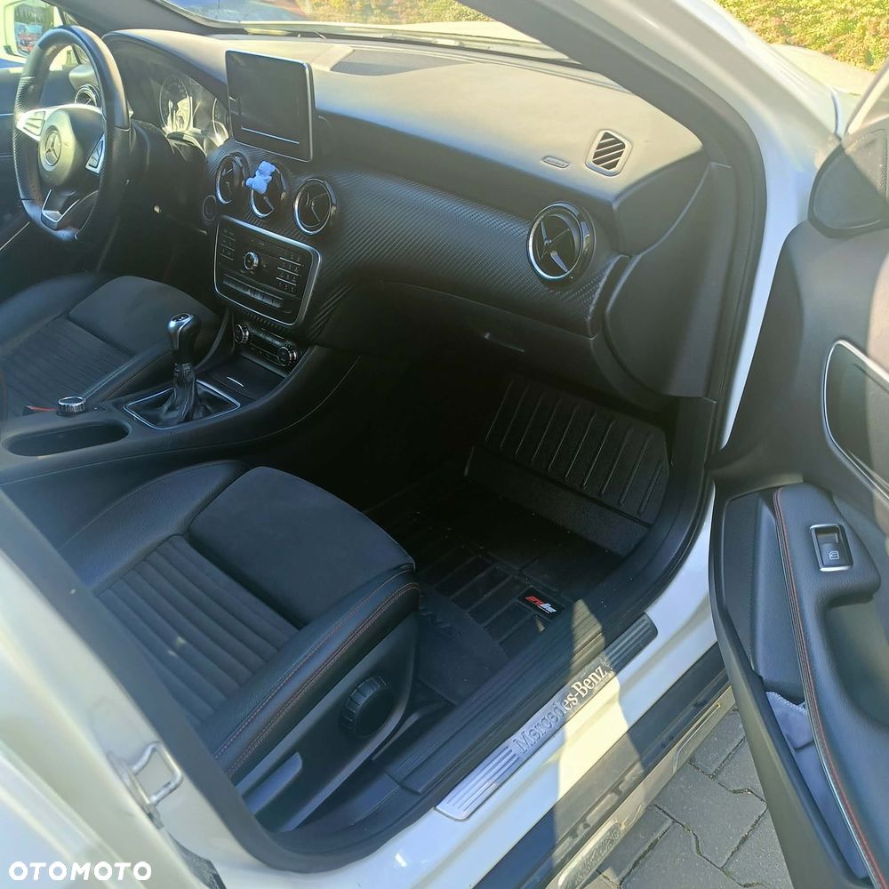Mercedes-Benz GLA 180 d AMG Line - 8