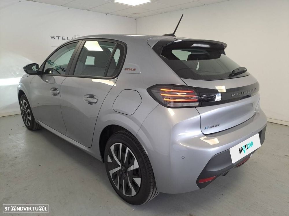 Peugeot 208 - 5