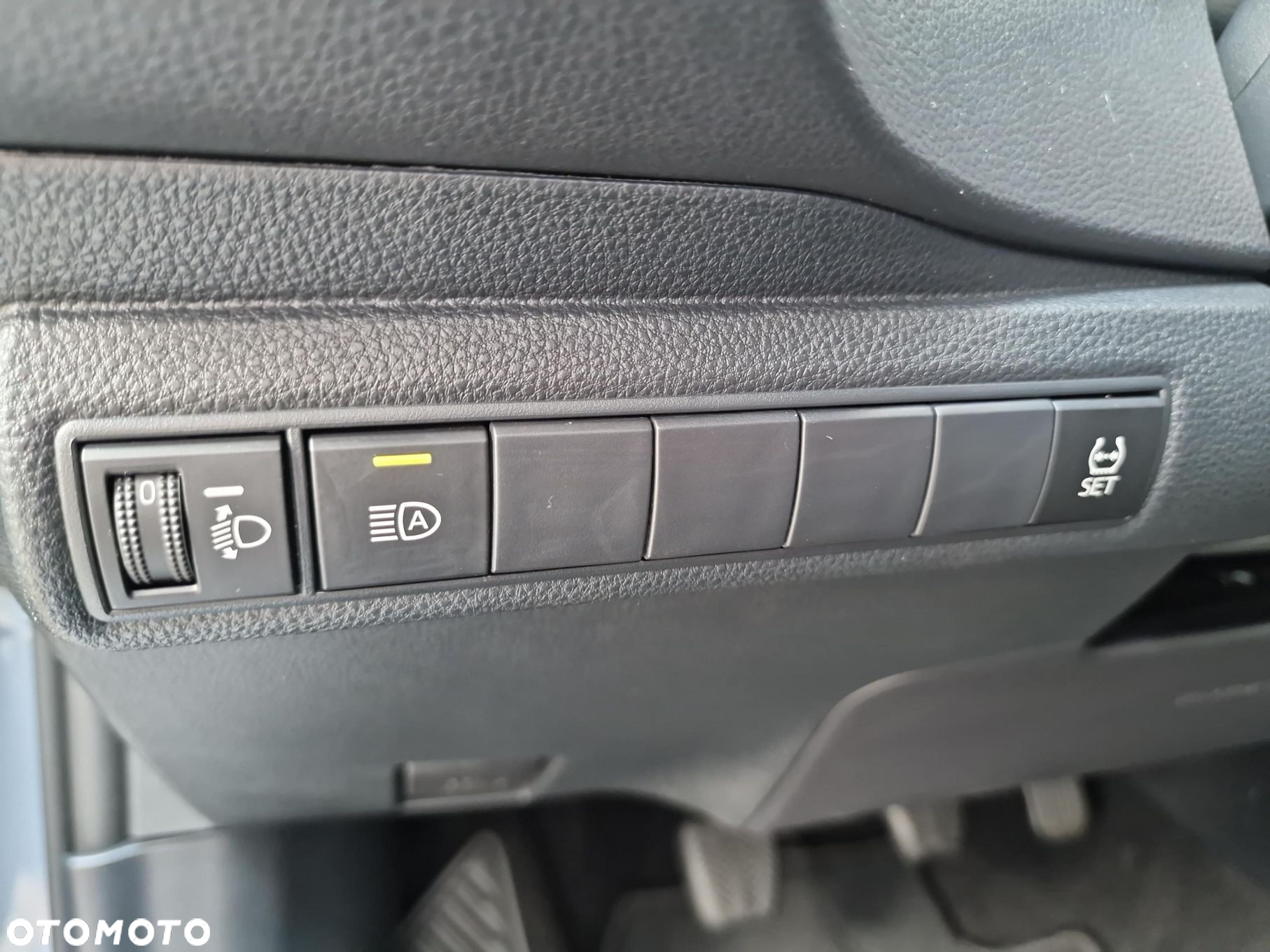 Toyota Corolla - 12
