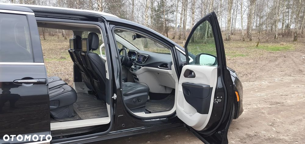 Chrysler Pacifica - 8