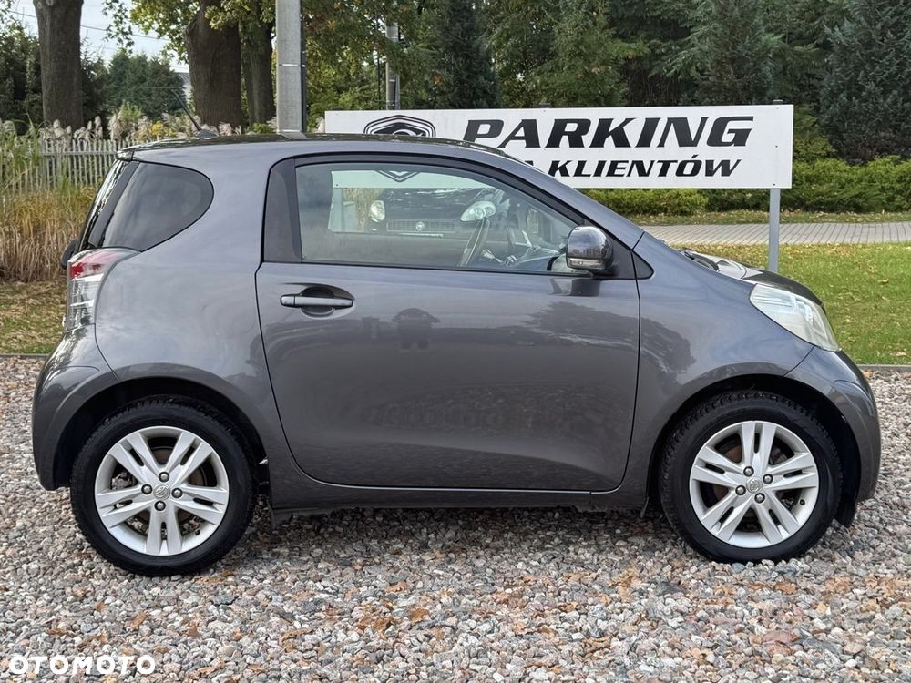 Toyota iQ - 8