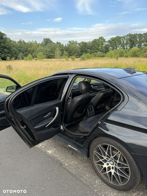BMW Seria 3 328i Sport Line - 12