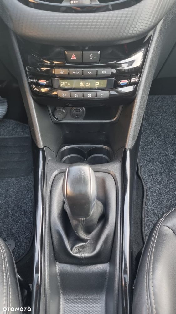 Peugeot 2008 1.6 BlueHDi Allure - 27