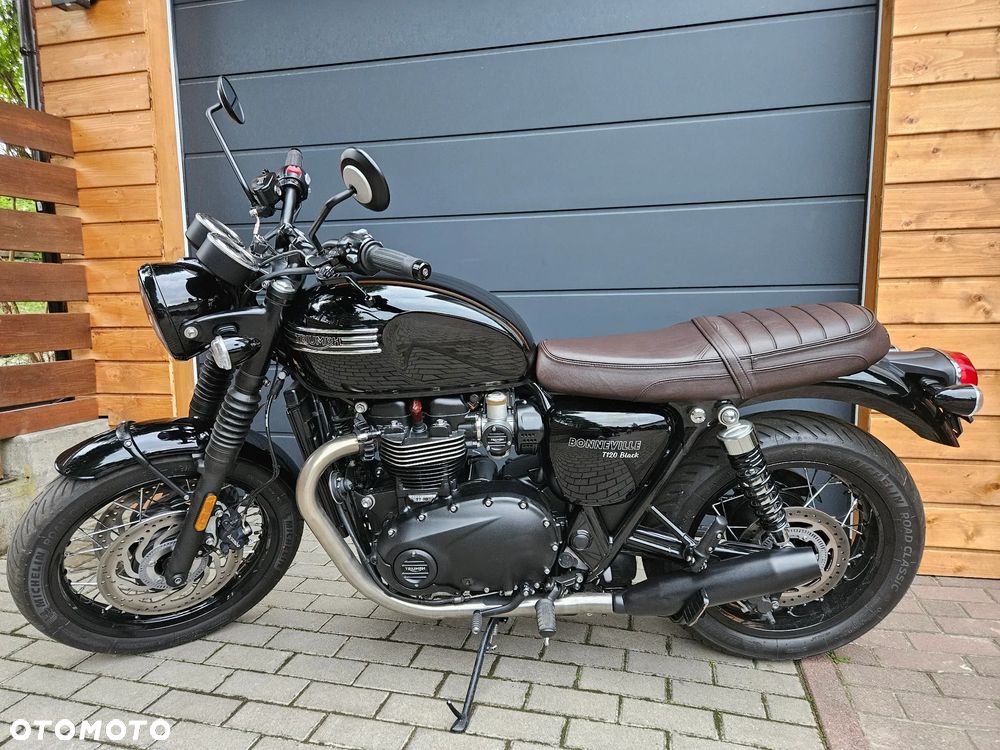 Triumph Bonneville - 9