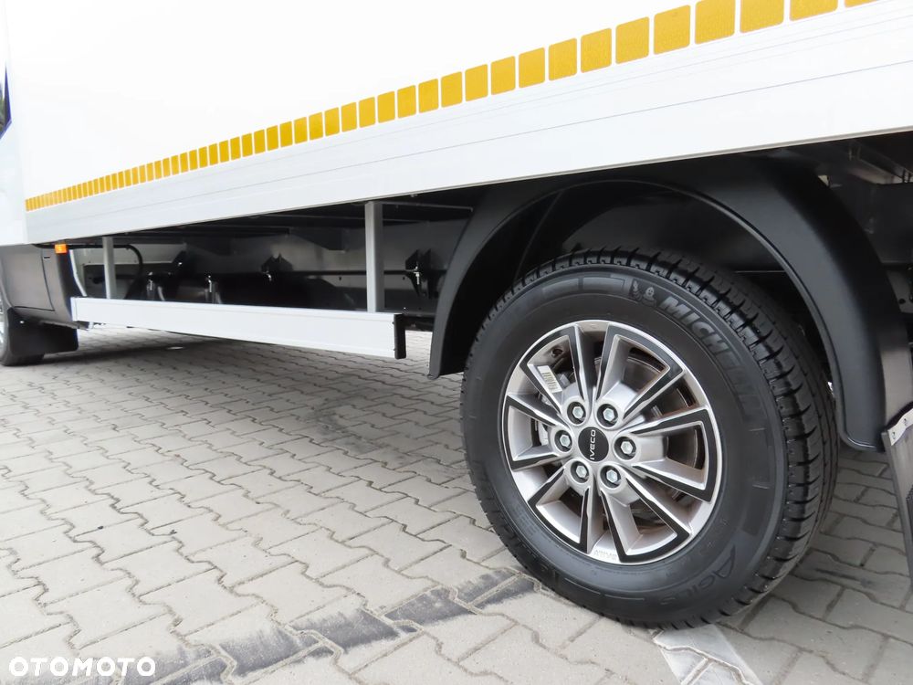 Iveco Daily 35S18 3.0 HPI 180 KM POWER Kontener+ WINDA BÄR 750 Kg 8.E.Palet 4270 mm Długi Boczne Drzwi Rozstaw Osi 4100 mm Ładowność 905 Kg GWARANCJA PRODUCENTA Stan Jak Nowy Gotowy Dostępny POLECAM - 18