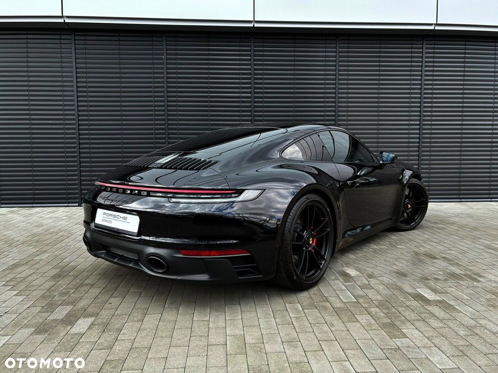 Porsche 911 Carrera 4 GTS - 6