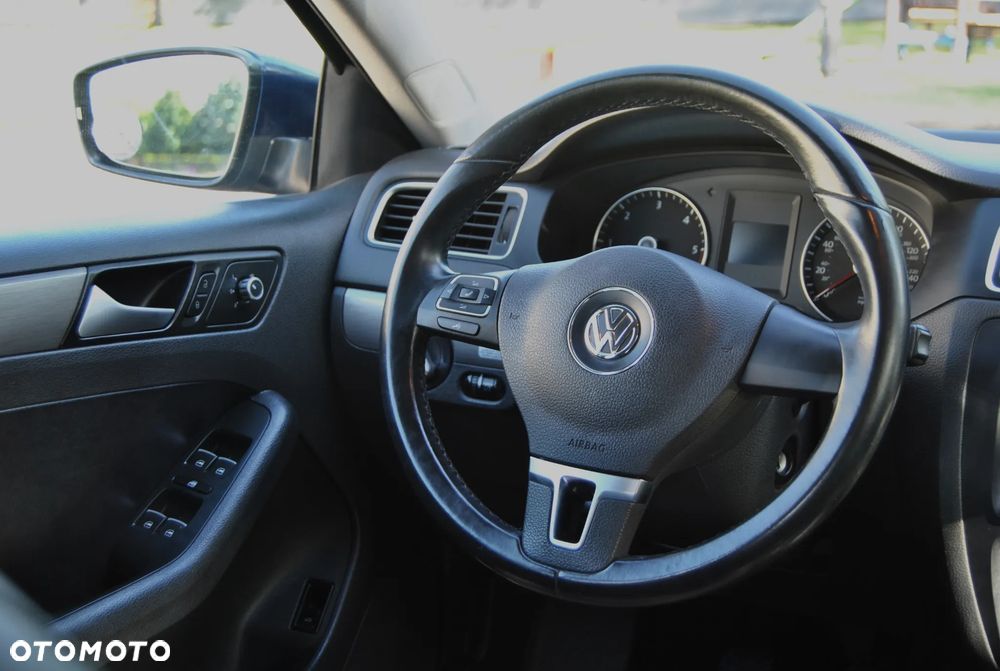 Volkswagen Jetta 2.0 TDI Match - 10