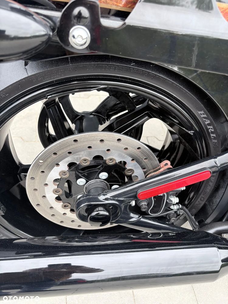 Harley-Davidson Softail Breakout - 17