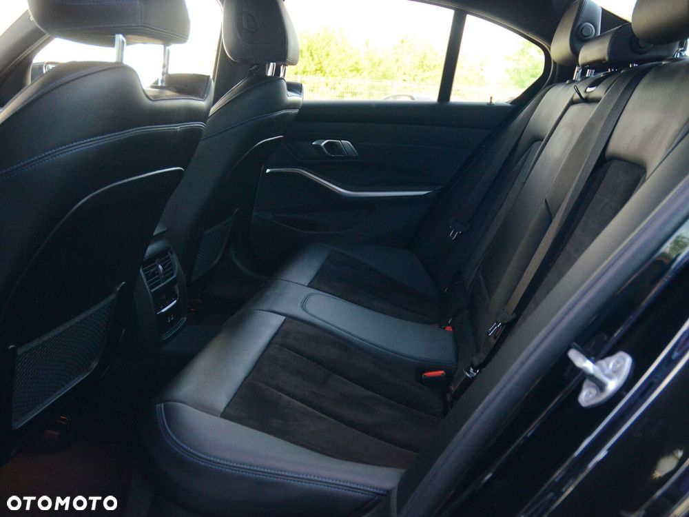BMW Seria 3 320d xDrive mHEV M Sport - 30