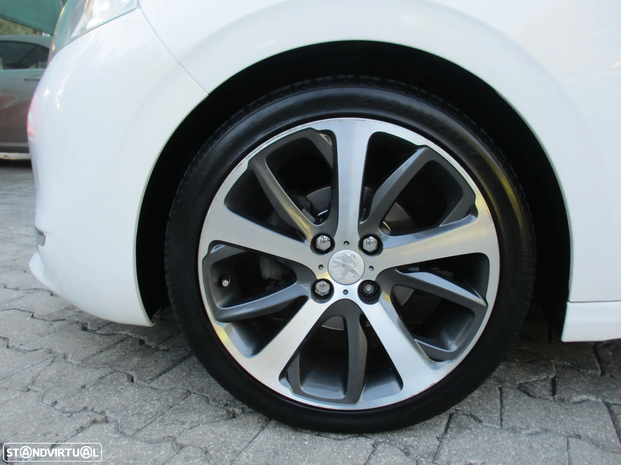Peugeot 208 1.6 e-HDi Allure - 25
