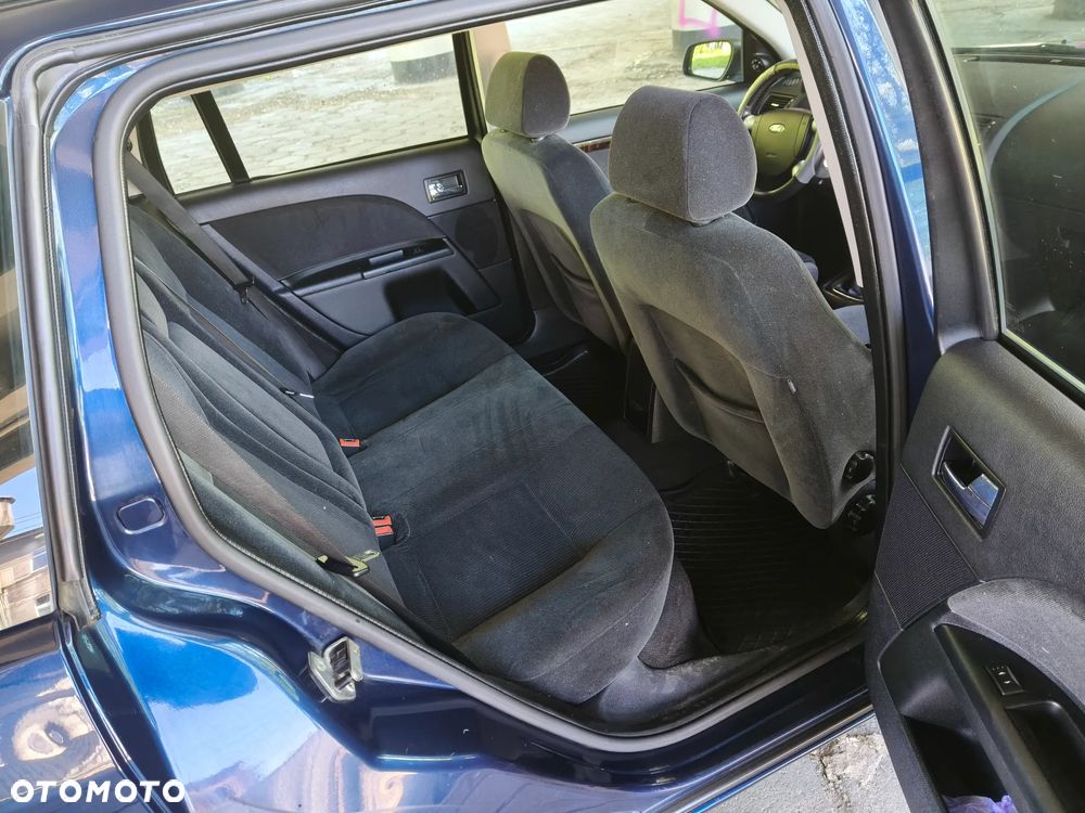 Ford Mondeo 1.8 Ghia - 13