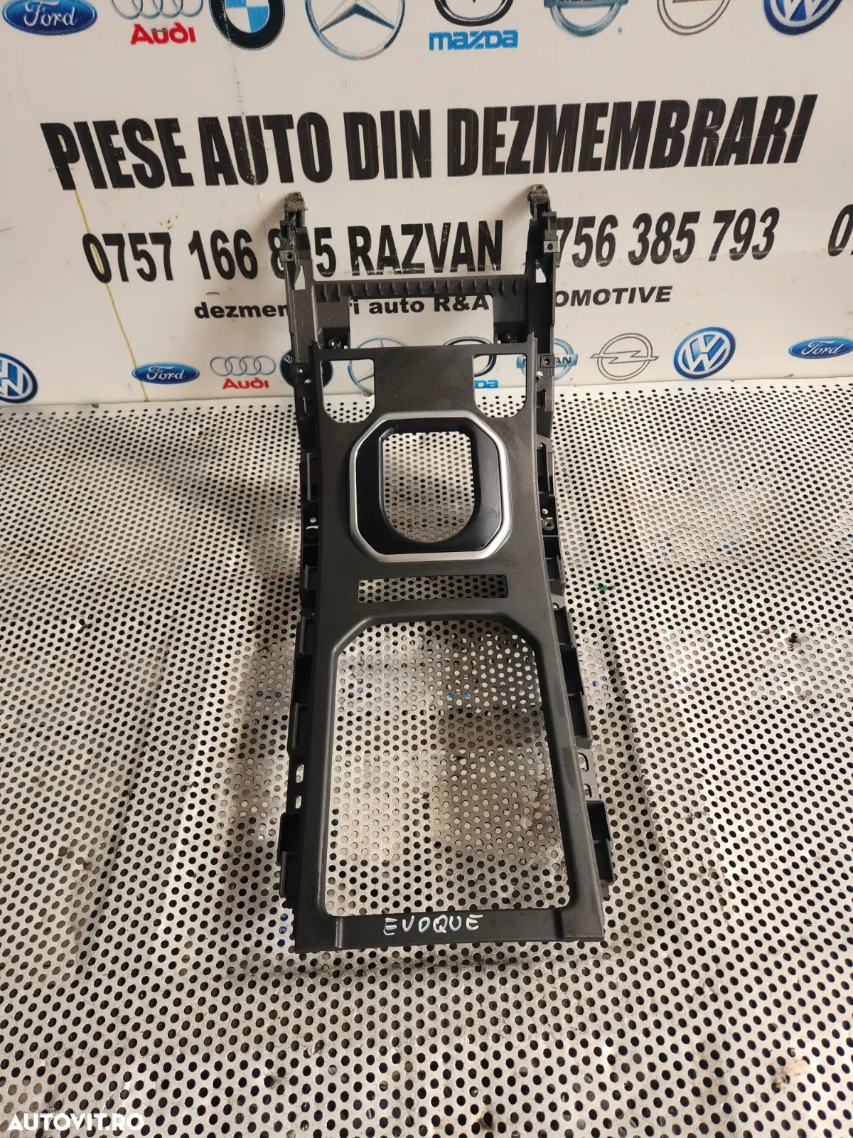 Ornament Consola Centrala Range Rover Evoque Dezmembrez Range Rover Evoque 2.2 Diesel Euro 5 - Dezm - 3