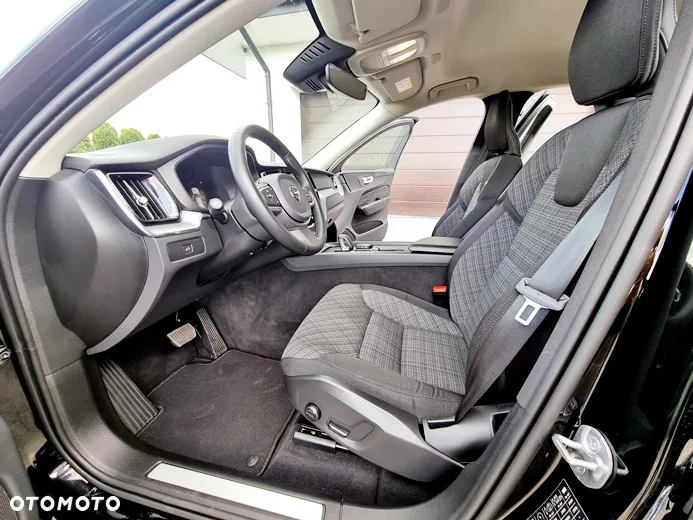 Volvo XC 60 B4 D Plus Dark - 15