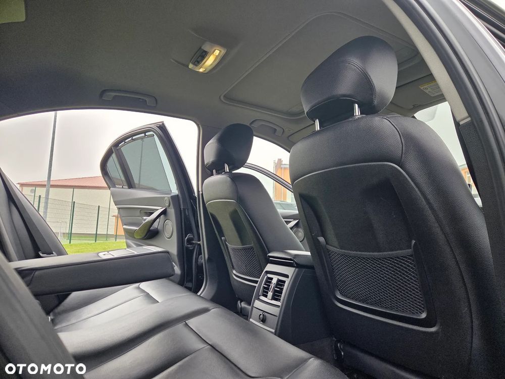 BMW Seria 3 320d Blue Performance Luxury Line - 33