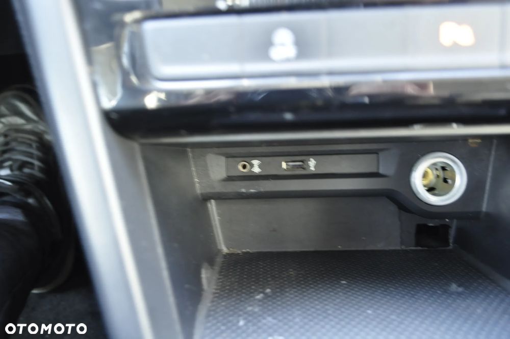 Volkswagen Touran 2.0 TDI BMT Special Edition DSG - 16