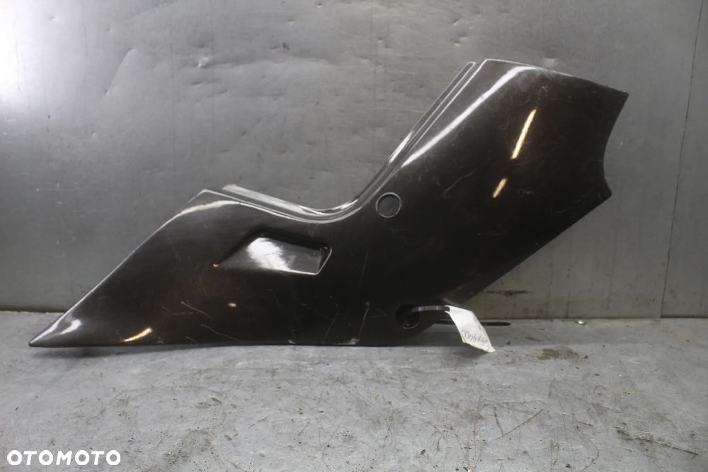 Suzuki GSX 1100 F Bok boczek owiewka osłona ogon - 1