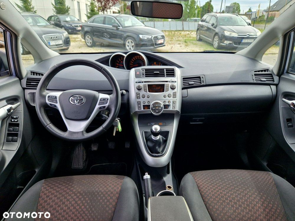 Toyota Verso 2.0 D-4D - 19