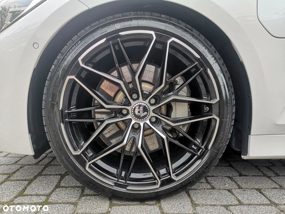 BMW Seria 3 330e PHEV sport - 29