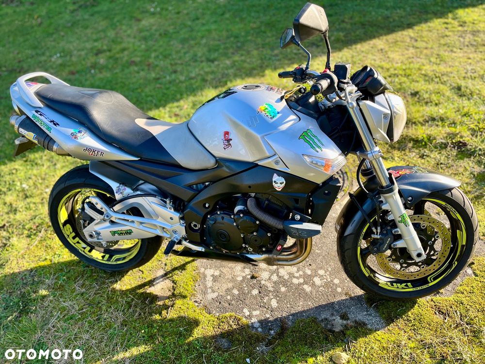Suzuki GSR - 9