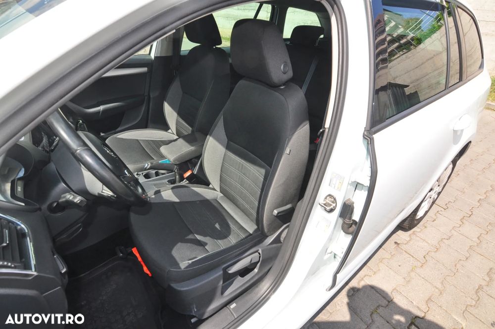 Skoda Octavia 1.6 TDI DSG Ambition - 8