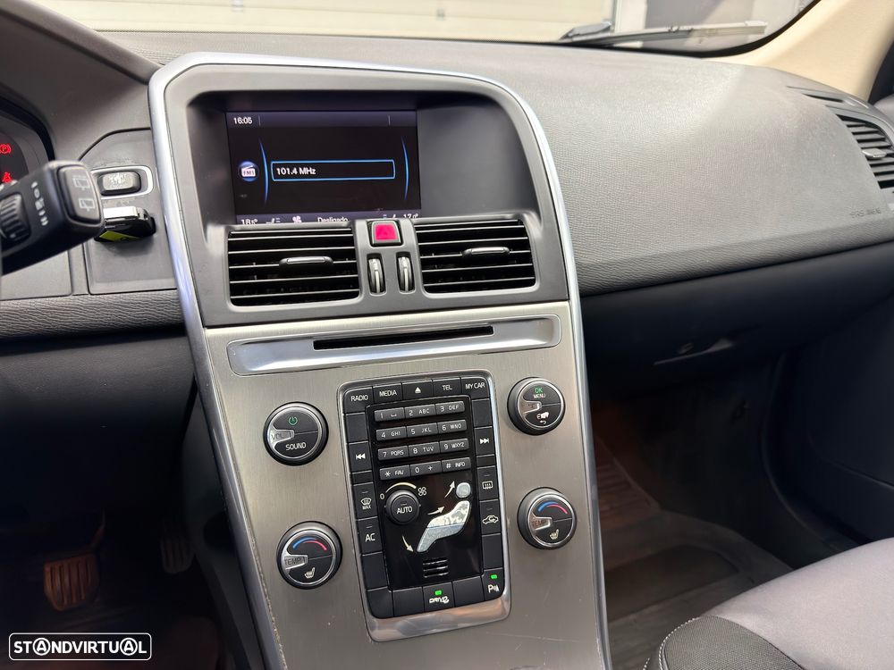 Volvo XC 60 2.0 D4 DRIVe Momentum - 24
