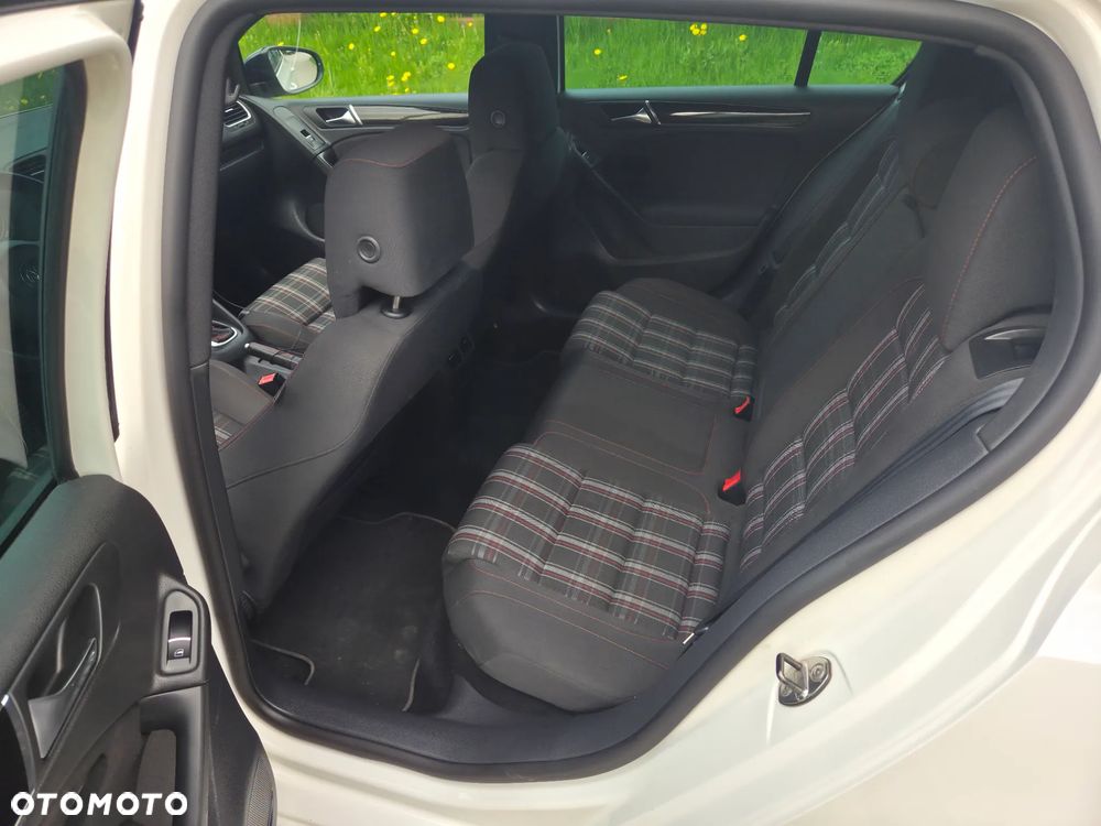 Volkswagen Golf 2.0 GTI DSG - 21