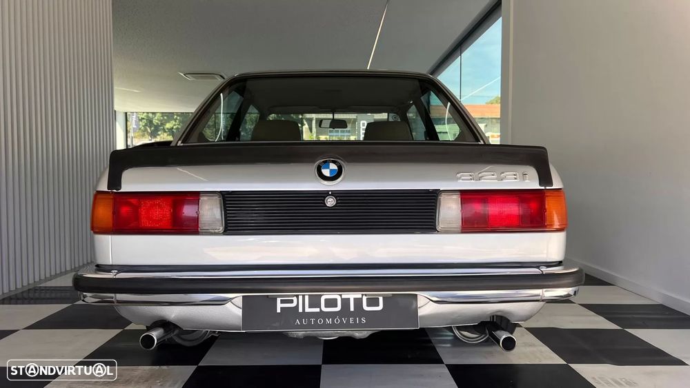 BMW 323 - 12