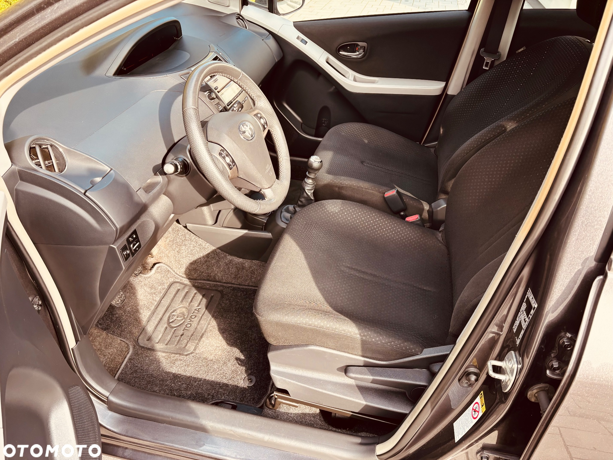 Toyota Yaris 1.33 VVT-i Executive - 23