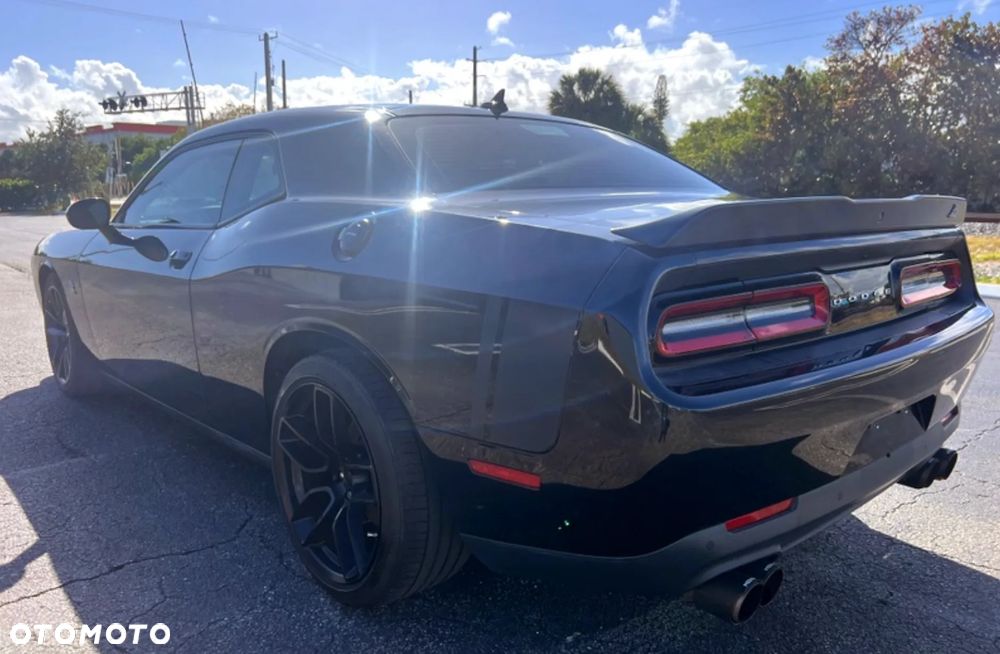 Dodge Challenger - 5