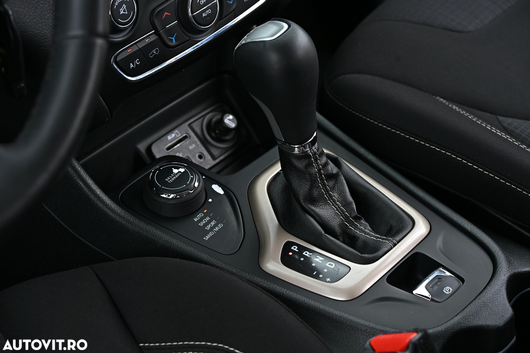Jeep Cherokee 2.0 Mjet 4x4 AT Longitude - 12