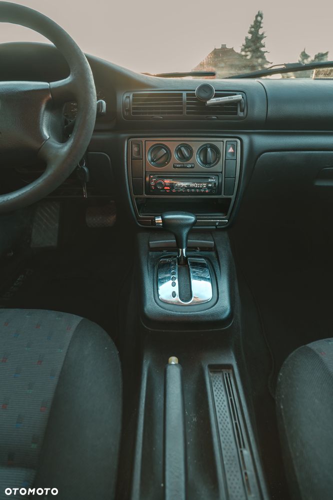 Volkswagen Passat - 11