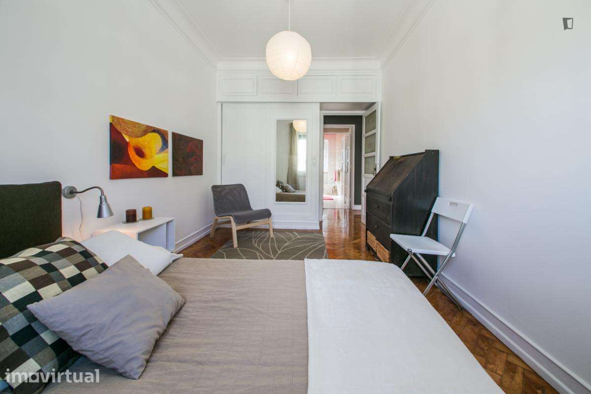 Quarto - localizado em São Sebastião Lisbon - Grande imagem: 2/18