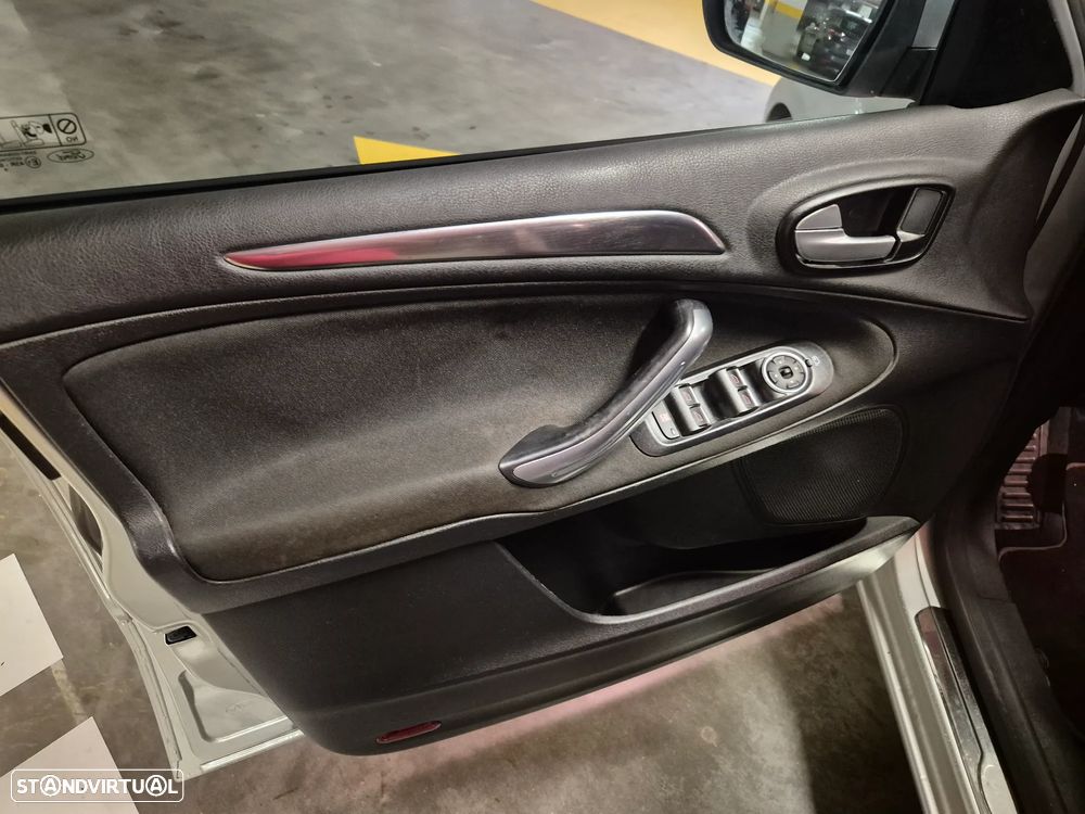 Ford S-Max 2.0 TDCi Titanium 7L - 24